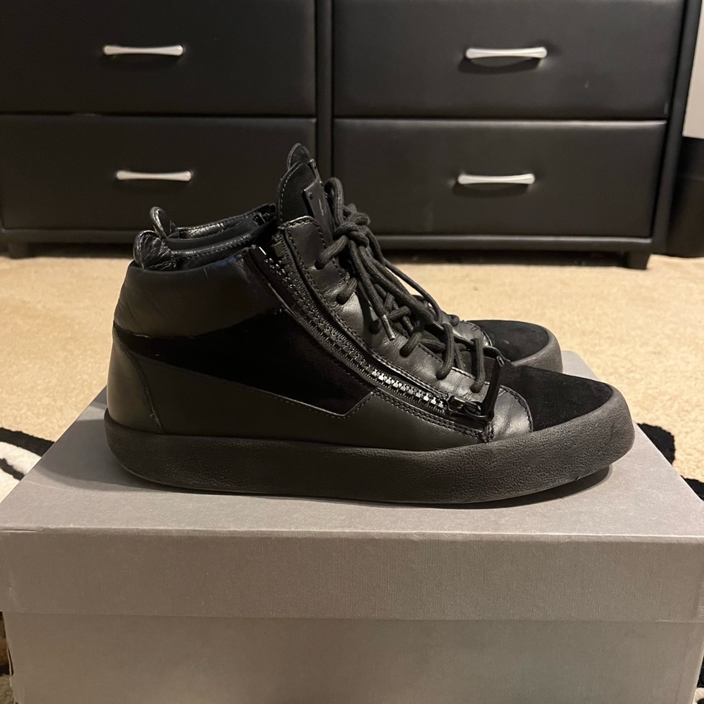 Giuseppe Zanotti, US MENS 9.5/EU MENS 43, triple black leather and suede - Picture 9 of 9